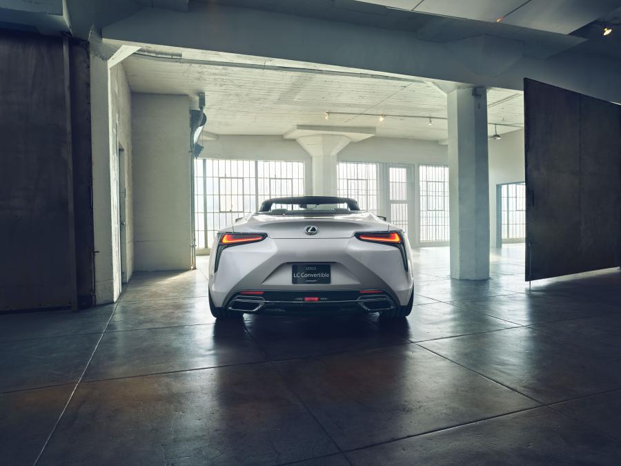  Lexus LC Convertible Concept 2019 года  (фото 7 из 13)